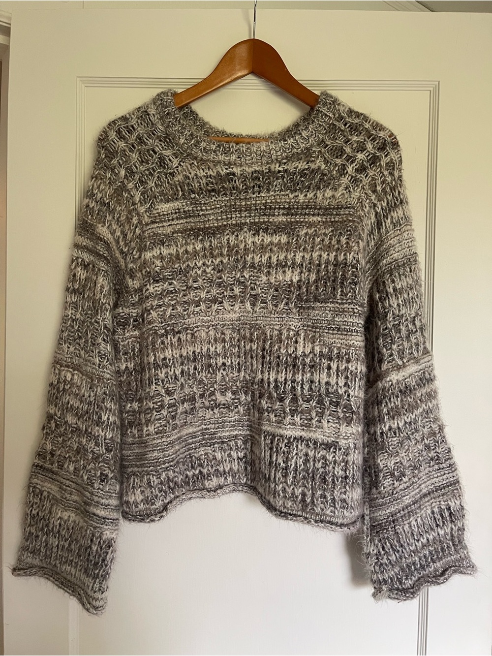 Universal Thread Mixed Gray Marled Crewneck Sweater